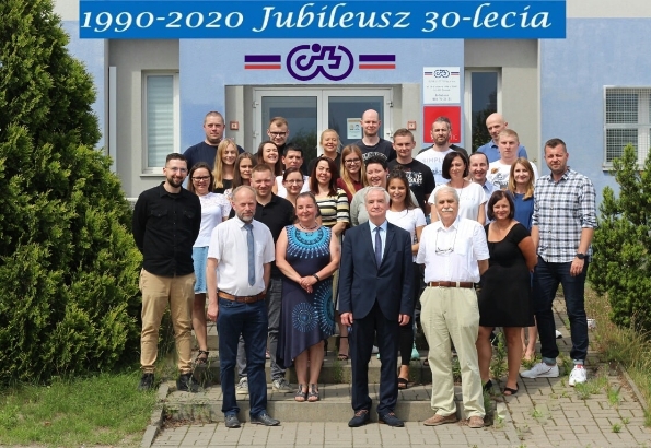 Pracownicy PPHU Cito Sp. z o.o. stojący przed siedzibą firmy. Pracownicy PPHU Cito Sp. z o.o. stojący przed siedzibą firmy.